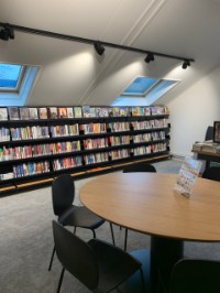 Bekijk details van Dorpshuis en Bibliotheek Schiermonnikoog ingrijpend vernieuwd 